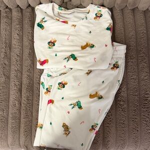 Womans White Holiday Reindeer Print Pajama Set